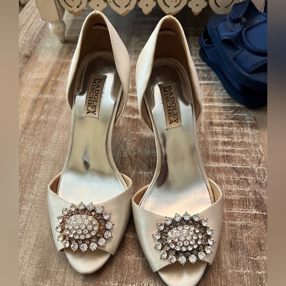 Badgley Mischka Shoes - Badgley Mischka Lacie Satin Pumps Ivory Size 7.5